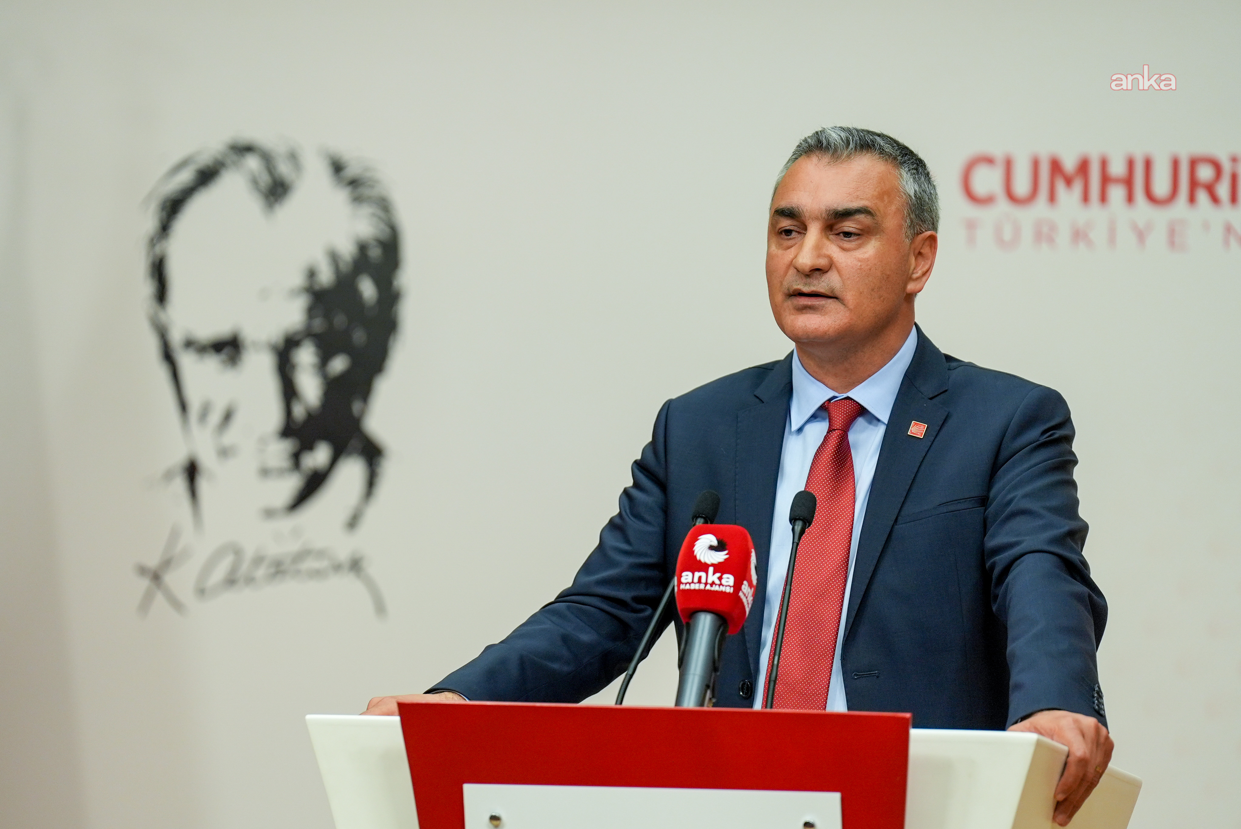 CHP Sözcüsü Sarı: Öğretmenlerin taleplerinin polis ablukaları ve gözaltılarla engellenmesi kabul edilemez
