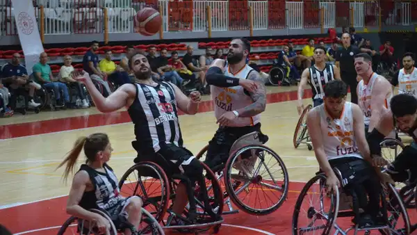 Tekerlekli sandalyede Fenerbahçe-Beşiktaş finali
