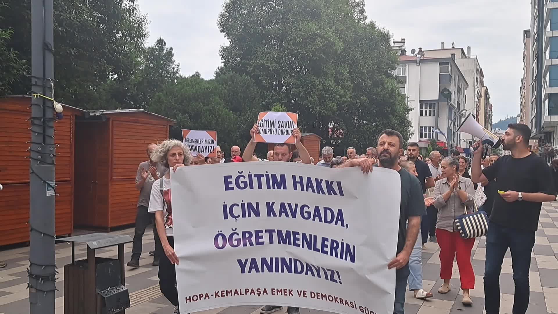 Hopa’dan, Ankara'da eylemlerini sürdüren öğretmenlere destek
