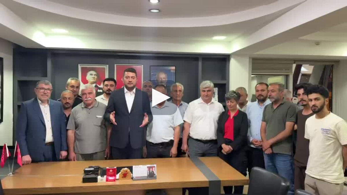 CHP Malatya İl Başkanlığı'na atanan Hakan Satılmış, il binasına gece yarısı girdi