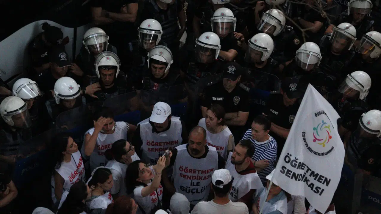 Öğretmenlerin açlık grevi sürerken… Özel sektör öğretmenleri ve mülakat mağdurlarıyla ilgili bir grup önerisi daha reddedildi