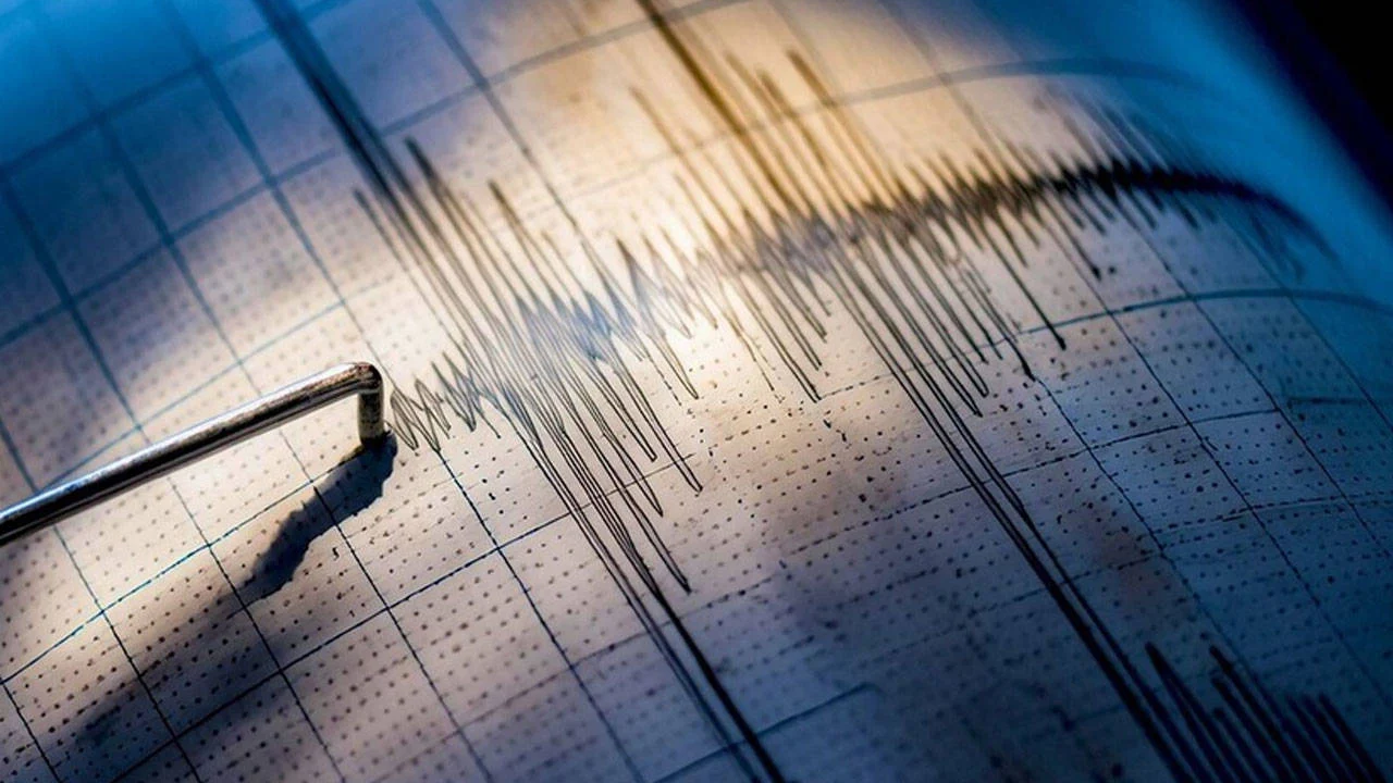 Japonya’da 6.9 büyüklüğünde deprem: Sarsıntı anı kamerada