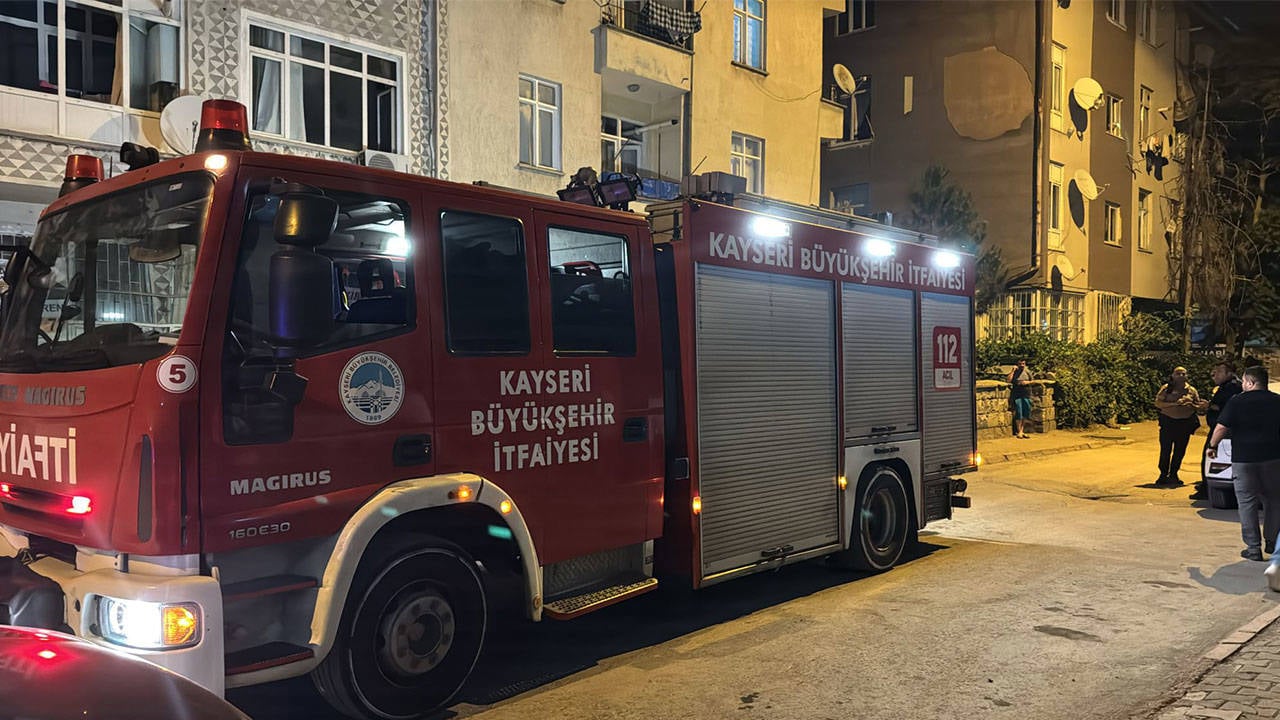 Kayseri'de 4 katlı binada yangın: 2'si çocuk 4 kişi dumandan etkilendi