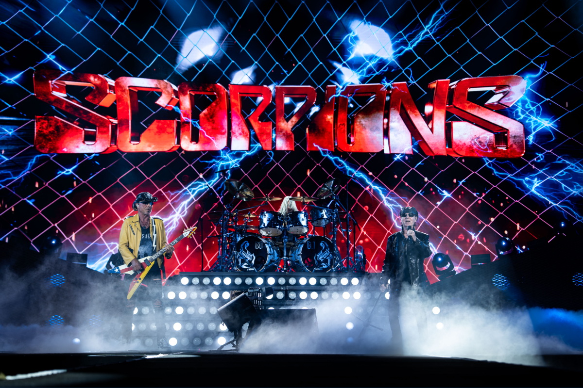Scorpions 33 yıl sonra İstanbul'da aynı stadyumda sahne aldı