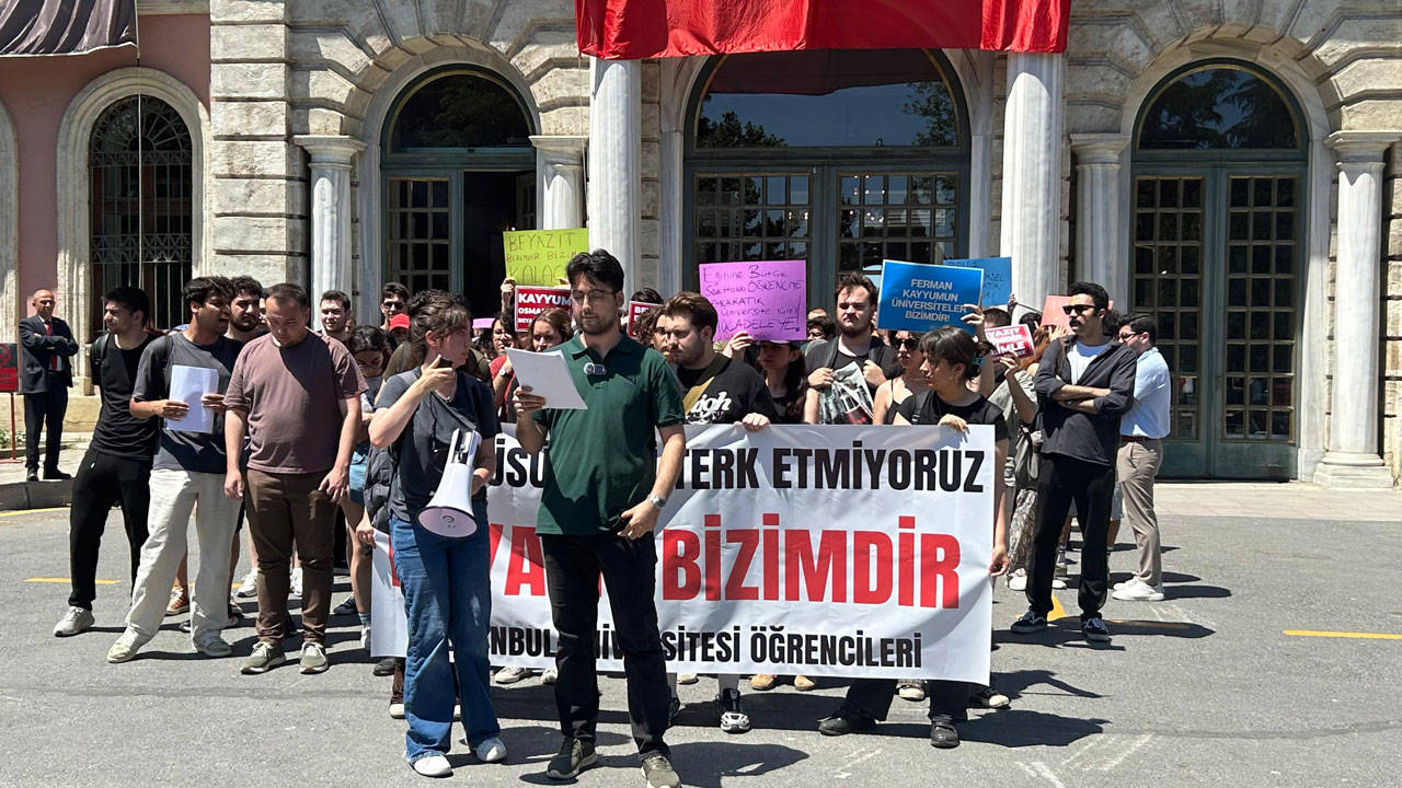 İstanbul Üniversitesi öğrencileri 'sürgün' ihalesine karşı ayakta: "Beyazıt rant planlarına teslim edilemez!"