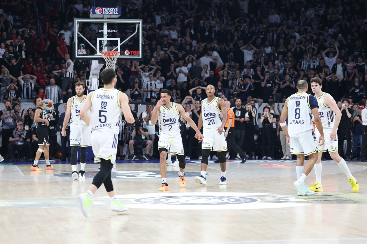 Fenerbahçe'de dört isimle daha yollar ayrıldı