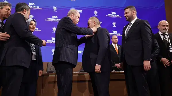 AKP'ye geçti, Erdoğan'a 'teşekkür' mesajı yayımladı… Mesut Özarslan: ‘Hizmet siyasetinin bir parçası olarak sorumluluk üstlenmekten…’