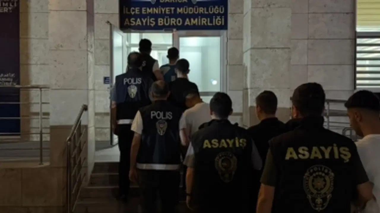 Darıca’da market ve kuyumcu yağmalayan 5 şüpheli tutuklandı