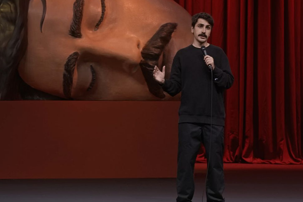 Deniz Göktaş'ın politik mizah dolu Harbiye gösterisi YouTube'da: İlk 24 saatte 1 milyon izlenmeyi geçti