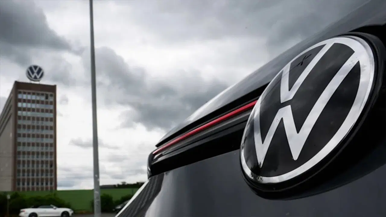 Volkswagen'de tarihi küçülme: 4 fabrikanın kapatılması ve 100 bin kişinin işten çıkarılması planlanıyor