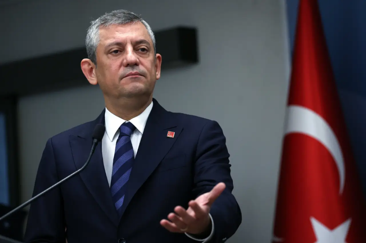 Özgür Özel'den Kadir İnanır için başsağlığı mesajı