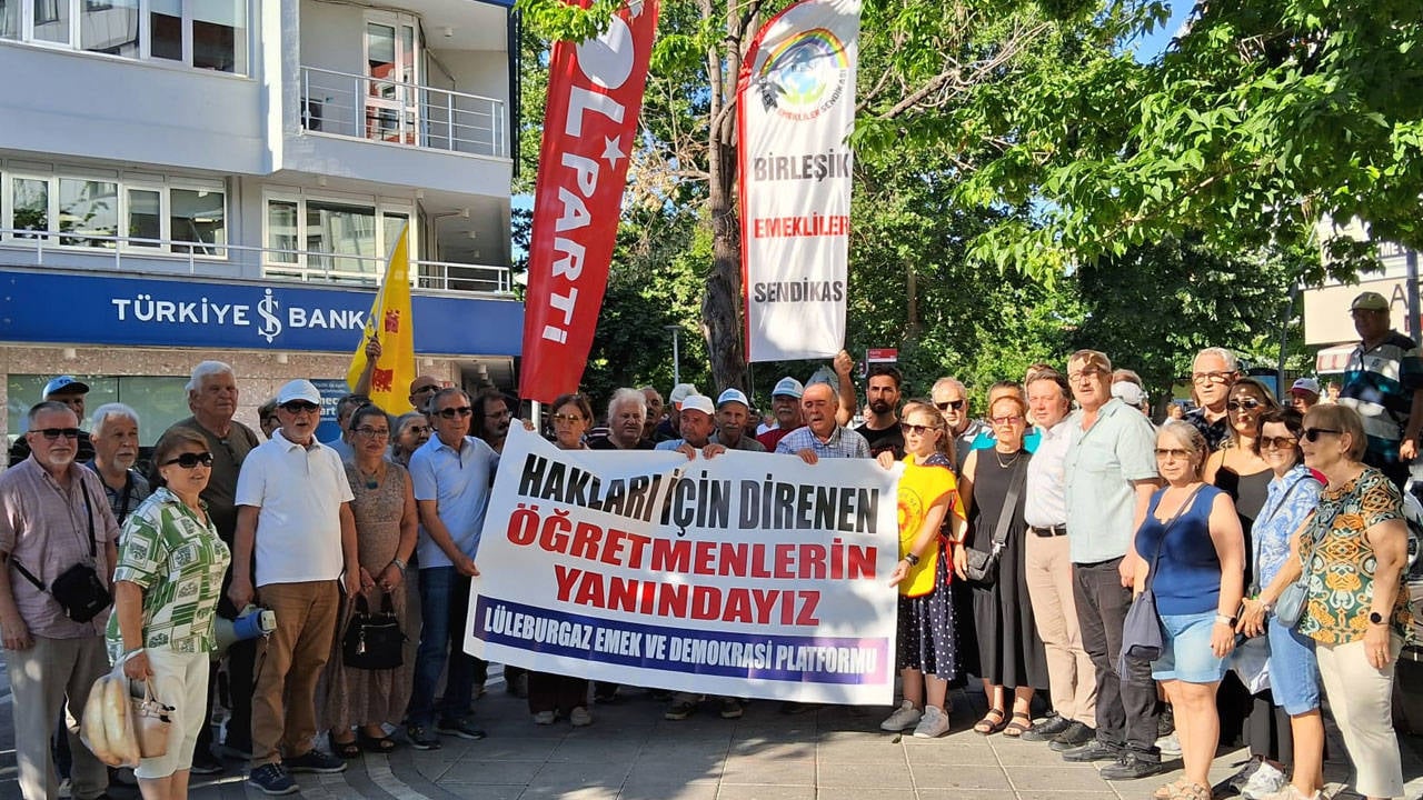 Lüleburgaz'da öğretmenlerin hakları için çağrı