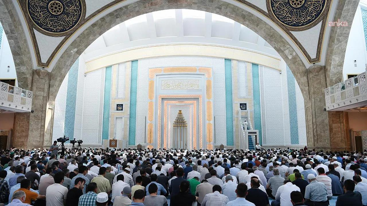 Diyanet'in cuma hutbesinde: Kutsallarımızın mizah adı altında alaya alınması, çocuklarımızı günden güne değerlerimizden uzaklaştırmakta