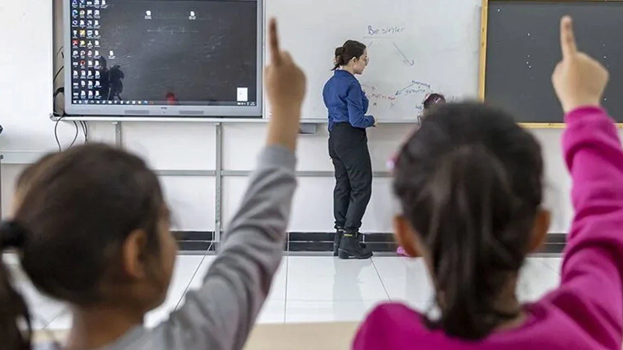Özel okullarda öğretmen alımında yeni düzenleme: Akademi şartı kaldırılıyor