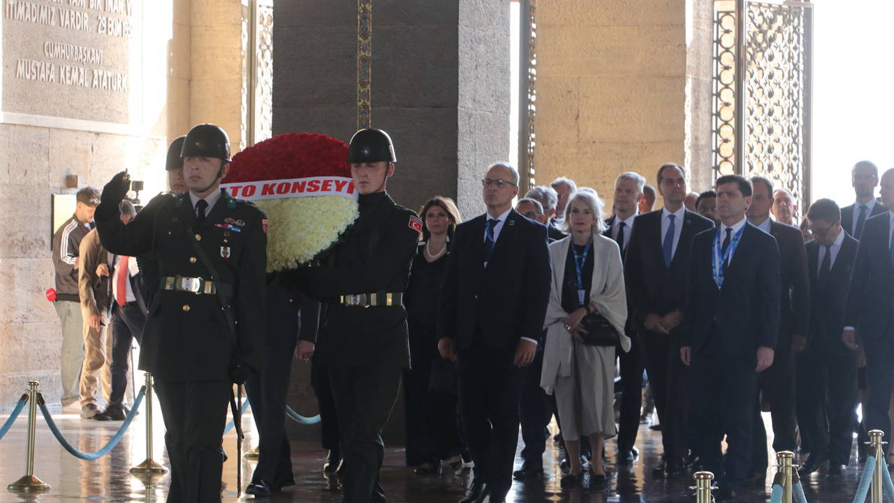 NATO heyetinden Anıtkabir'e ziyaret