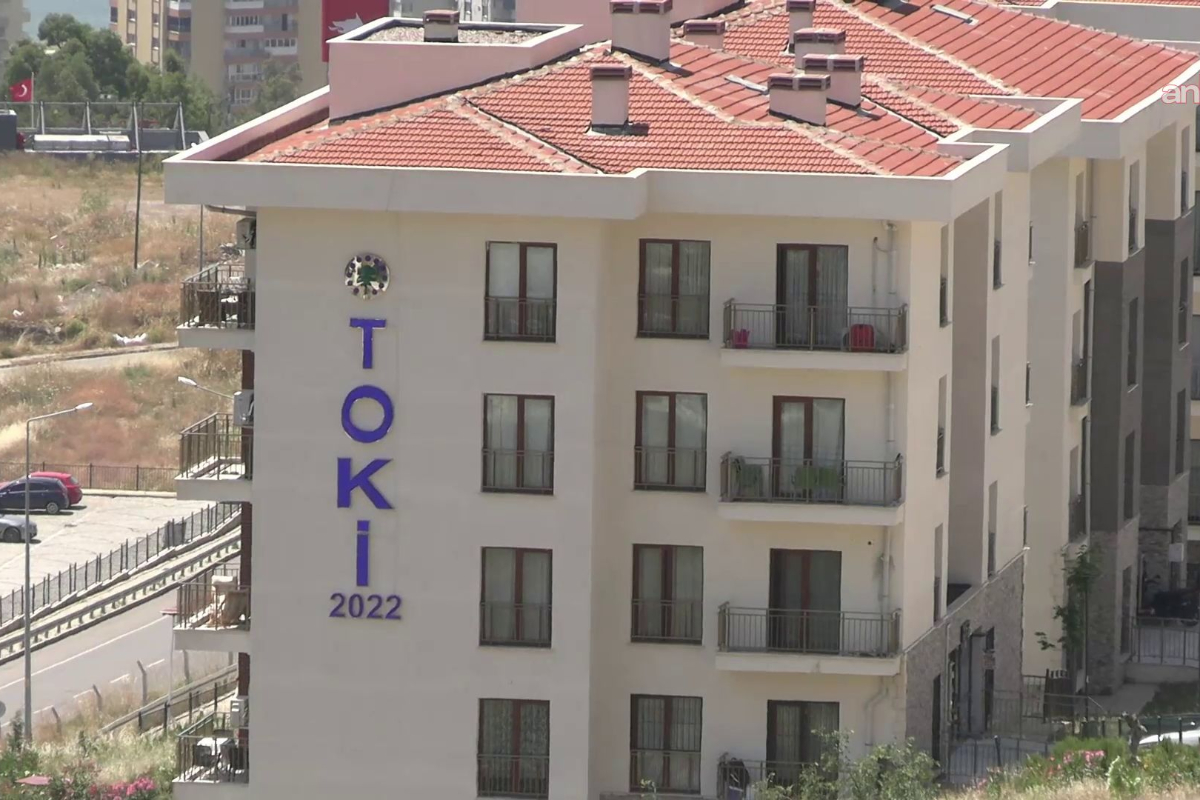 Elazığ'da depremzede TOKİ halkı: Yüklenici firma eksikleri tamamlamadı