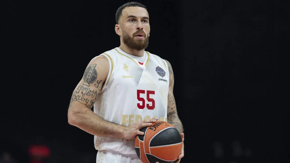 Anadolu Efes, Mike James'i transfer etti