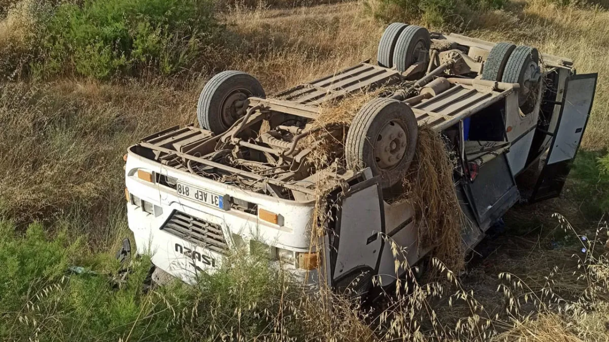 Amasya'da tarım işçilerini taşıyan minibüs devrildi: 6'sı çocuk 16 yaralı