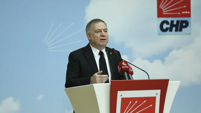 Gökan Zeybek: "Milletin verdiği kararı beğenmeyince operasyon yapıyorsunuz. Bu keyfilik ülkeye büyük zararlar veriyor"