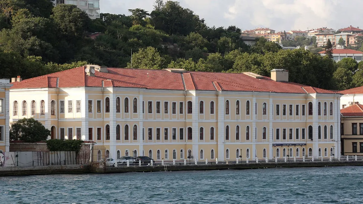 İstanbul Erkek, Kabataş, KAL, Vefa: Şampiyonların okullarına tırpan