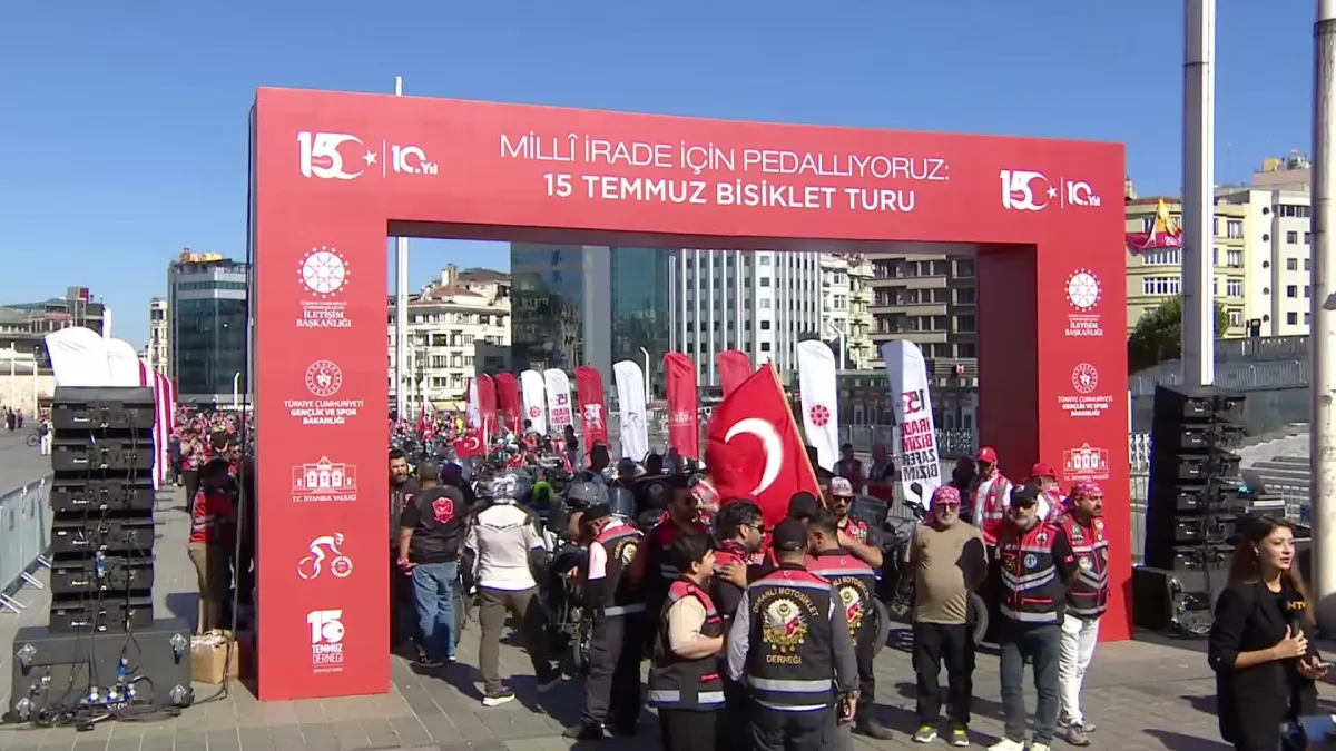 İstanbul’da 15 Temmuz şehitleri için bisiklet ve motosiklet korteji düzenlendi
