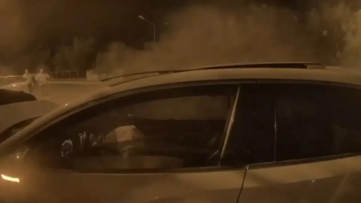 Beylikdüzü'nde otomobil oturanların arasına daldı: 2'si ağır 6 yaralı var