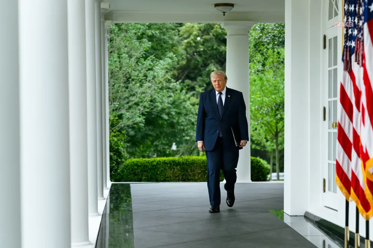 Donald Trump'tan Hürmüz'de abluka kararı: Yüklerden yüzde 20 ücret alınacak