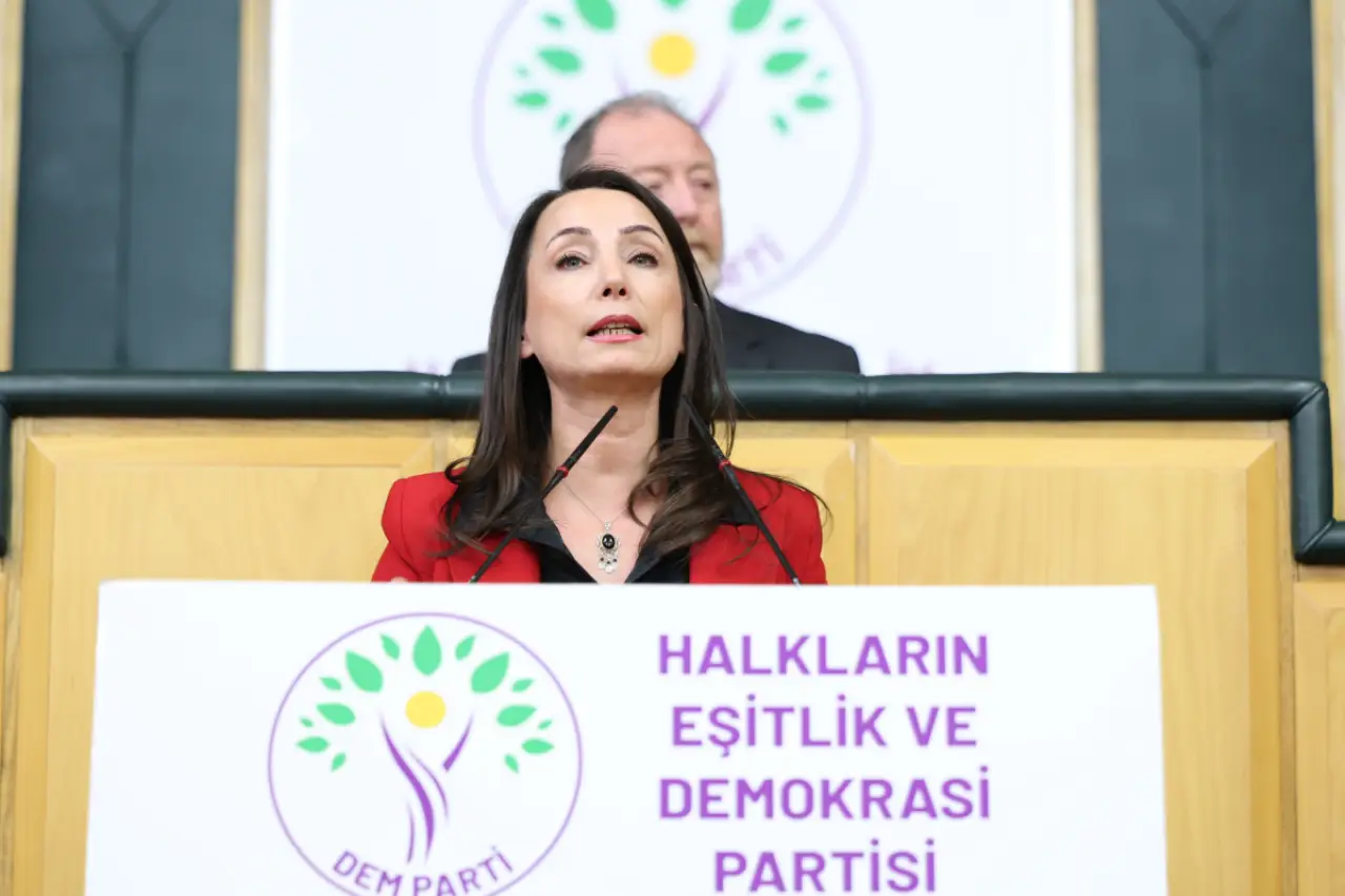 DEM Parti Eş Genel Başkanı Tülay Hatimoğulları konuşuyor