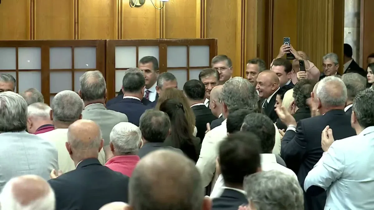 CHP Grup Toplantısı... Özgür Özel: "Hepimize müjdeler olsun ki biz milletimizin gönlündeyiz"