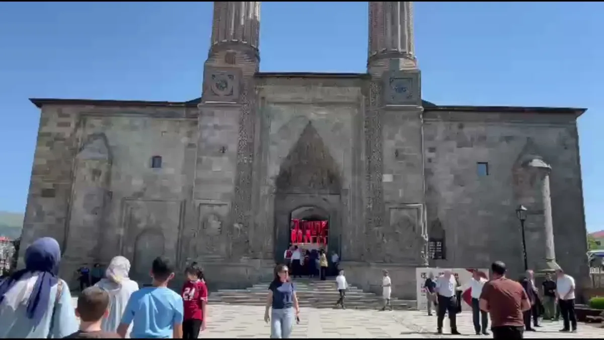 Erzurum Çifte Minareli Medrese'de 15 Temmuz sergisi