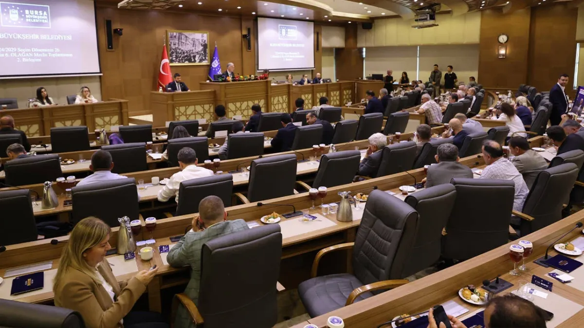 Bursa Büyükşehir Belediye Meclisi'nde AKP Sözcüsü'nün İsmet İnönü'ye yönelik skandal sözleri tartışma yarattı