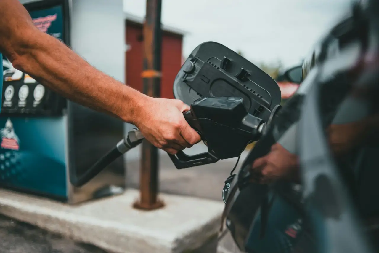 Benzine zam geldi: Yeni fiyatlar pompaya yansıdı