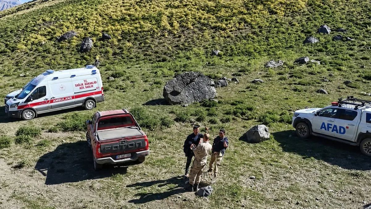 Hakkari'de kaybolan dağcı için arama çalışmaları sürüyor