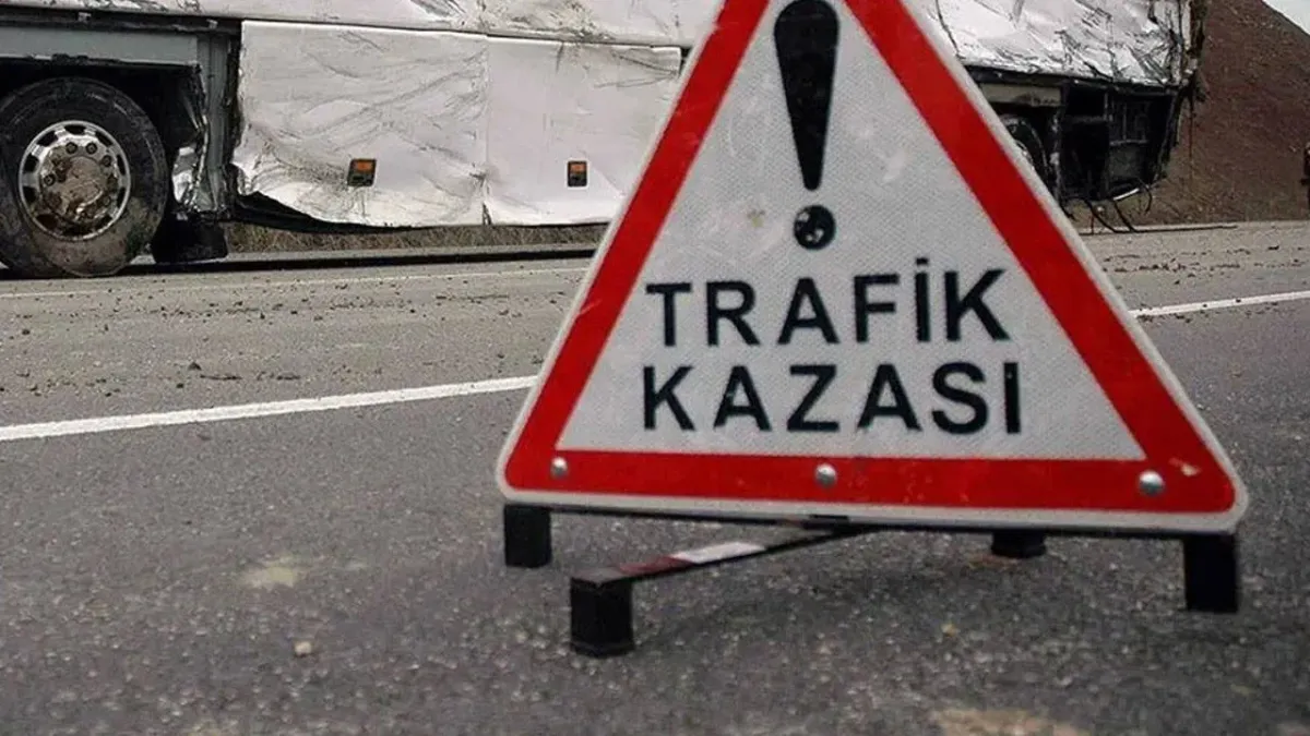 Sivas'ta otomobil devrildi: 4 kişi yaralandı