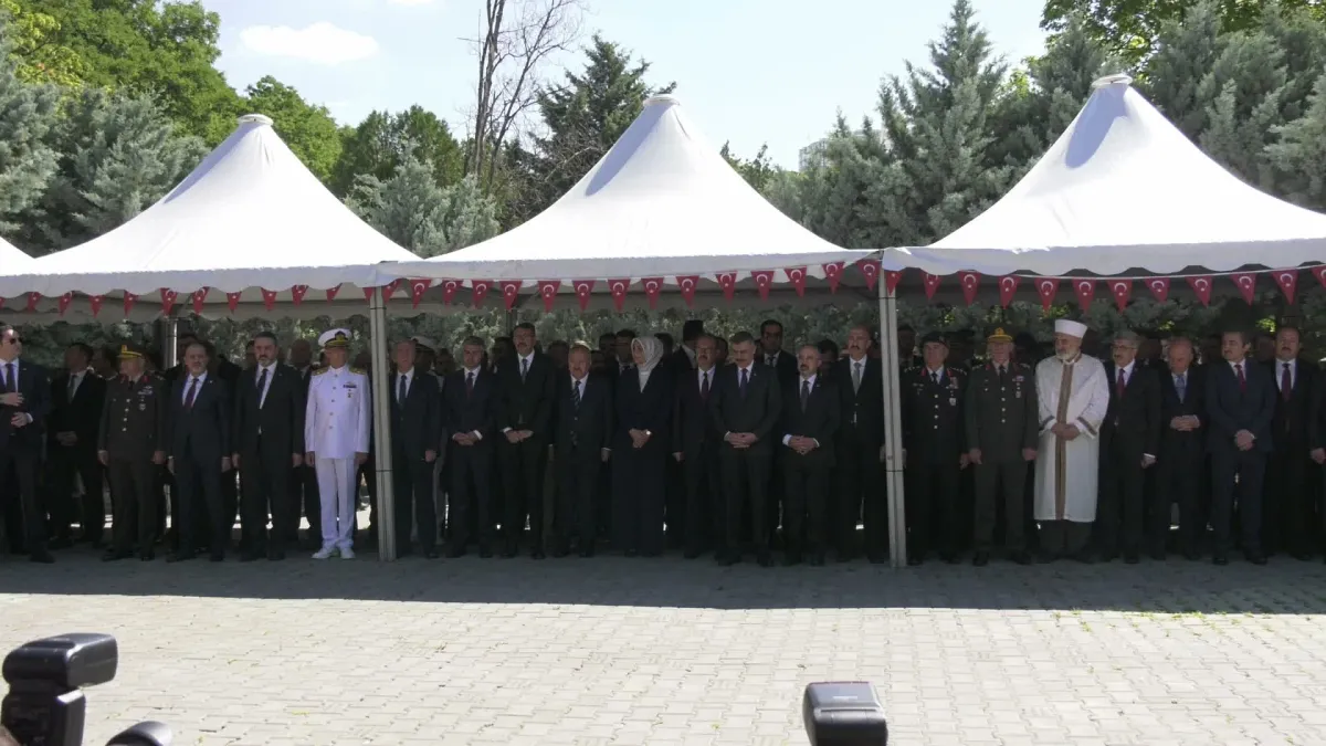 İçişleri Bakanı Mustafa Çiftçi, 15 Temmuz Şehitliği'ndeki anma törenine katıldı