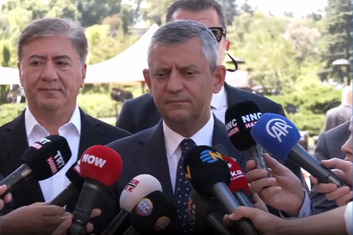 Özgür Özel 15 Temmuz’un 10. yılında açıklama yaptı: “15 Temmuz’da ‘Seni alnından öpeceğim’ diyenler bugün butlandan medet umuyor”