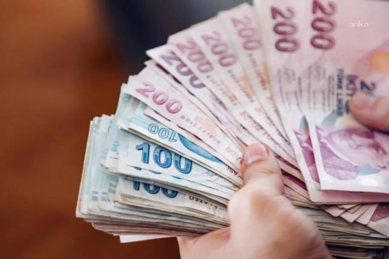 Zamlı memur maaşları hesaplara yatıyor: Kim ne kadar alacak?