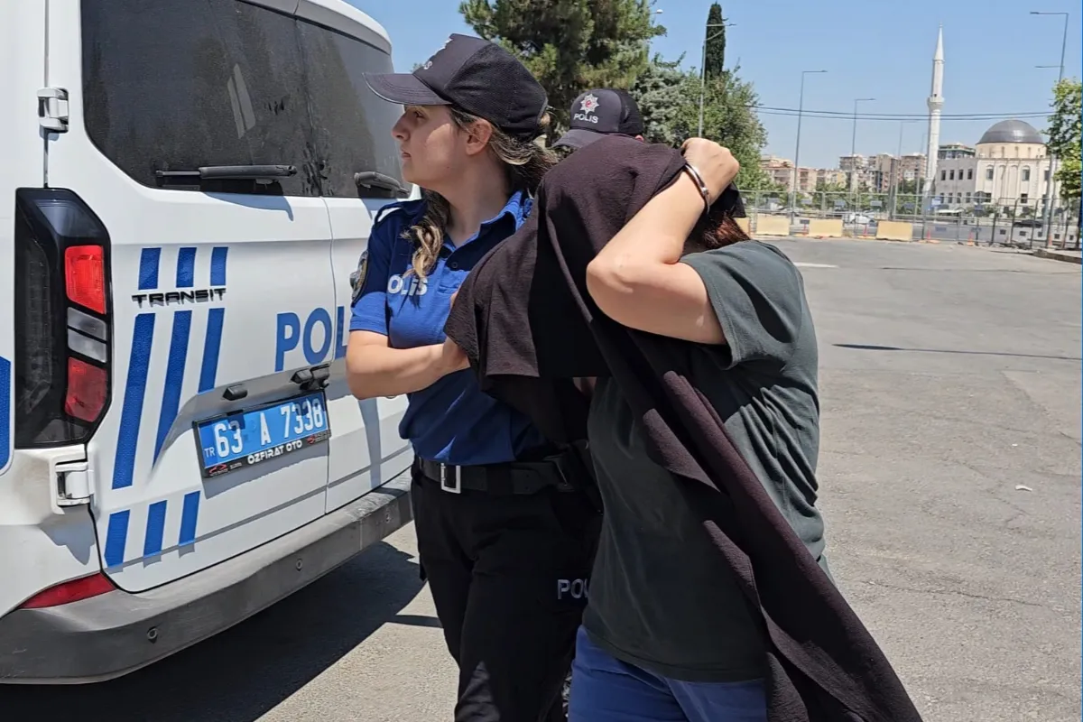 Hemşire kıyafetiyle bebek kaçırmaya çalıştığı iddia edilen kişi adliyede