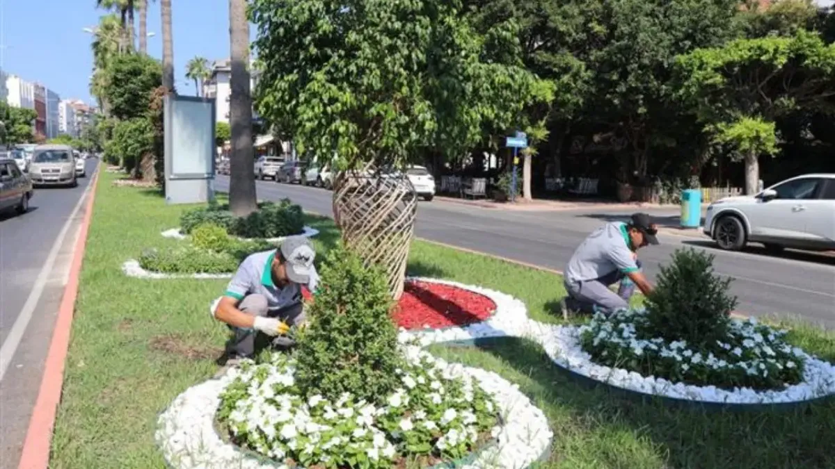 Alanya’da yeşil alanlarda yoğun mesai