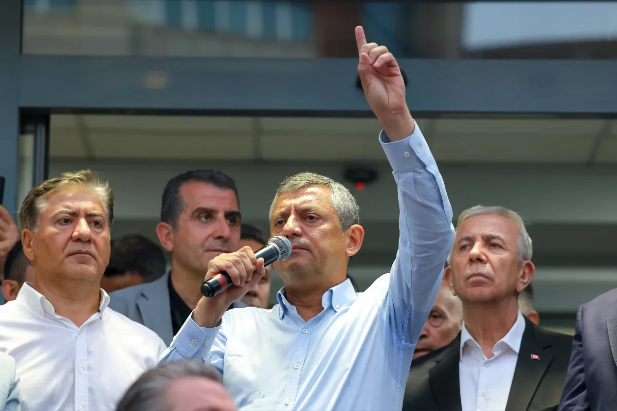 Özgür Özel'den Sincan'da Hüseyin Can Güner'e ziyaret: “Veremeyeceğimiz hesabımız yok”