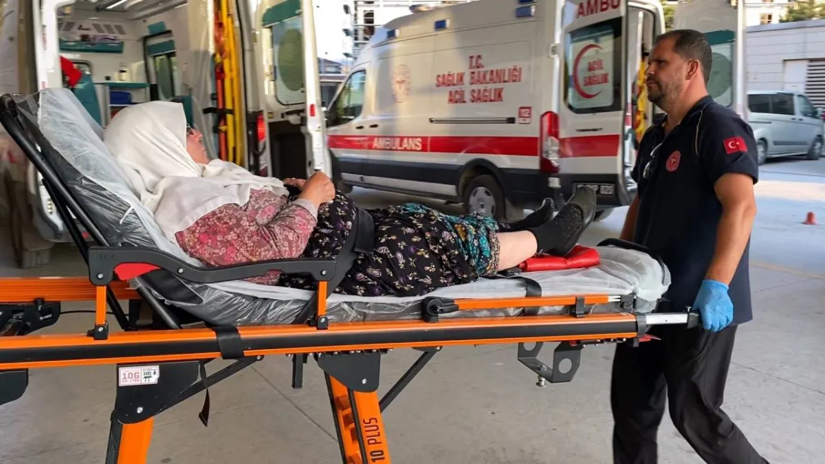 Bursa'da tarım işçilerini taşıyan servis devrildi: Sürücü ve 6 işçi yaralandı