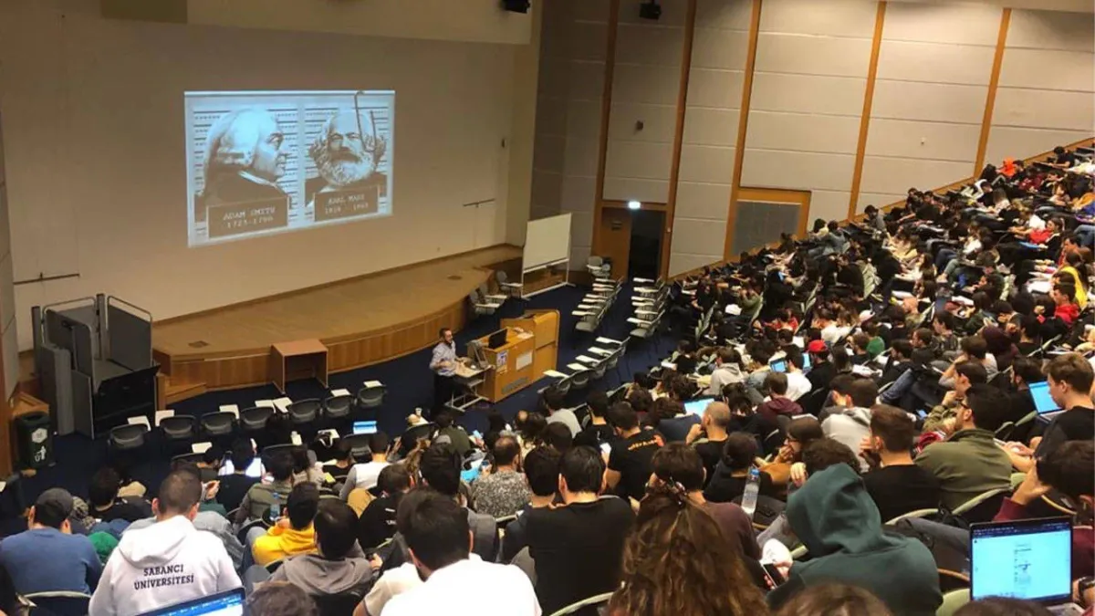 Akademik kıyım derinleşti