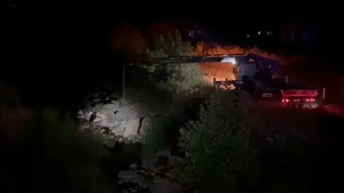 Çanakkale'de cip dereye yuvarlandı: Sürücü hayatını kaybetti