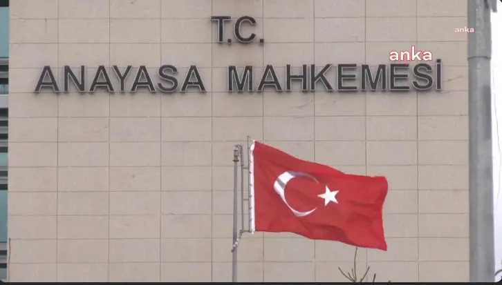 AYM'den noterlerin tatil mesaisi ve ceza yargılamasında sanığa bildirim düzenlemelerine iptal