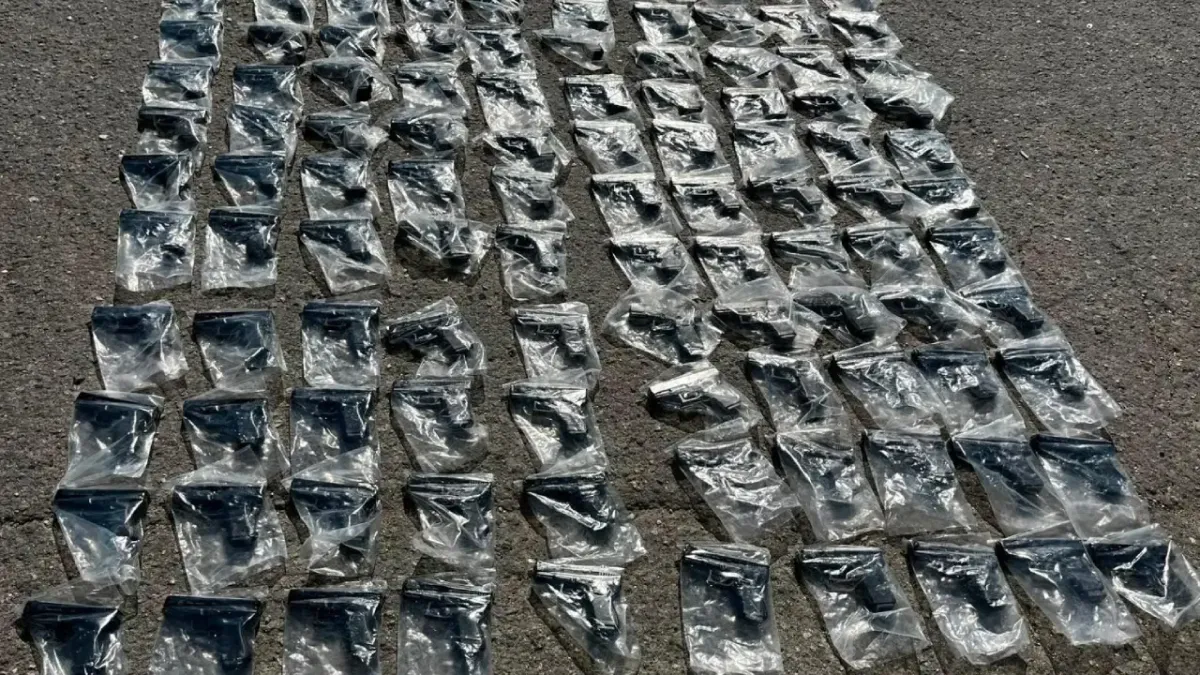 Tuzla'da durdurulan otobüsten cephanelik çıktı: 120 silah ele geçirildi
