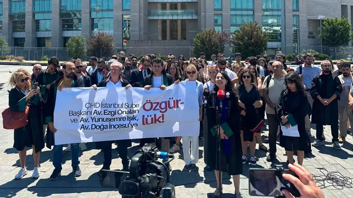 NATO operasyonlarında tutuklanan avukatlar için Çağlayan'da açıklama: 'Ortada yargı süreci yok, saldırı ile karşı karşıyayız'