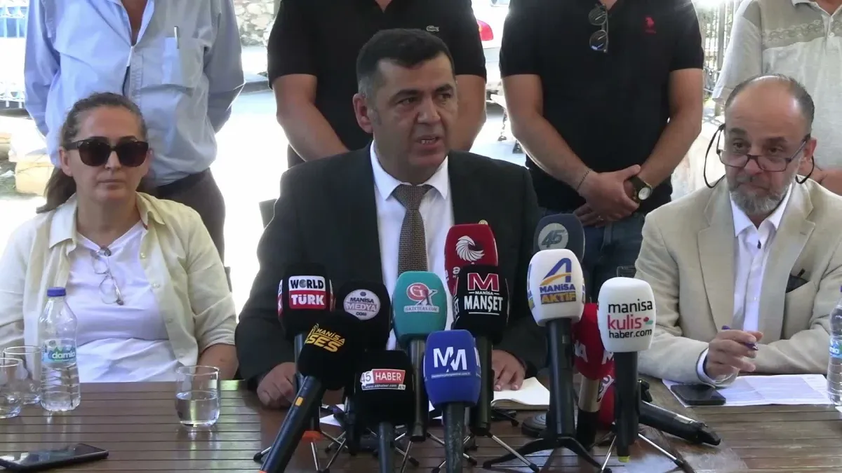 CHP Manisa İl Başkanı Uzun: "Yeni bir partinin gerekli olduğunu düşünmüyorum"