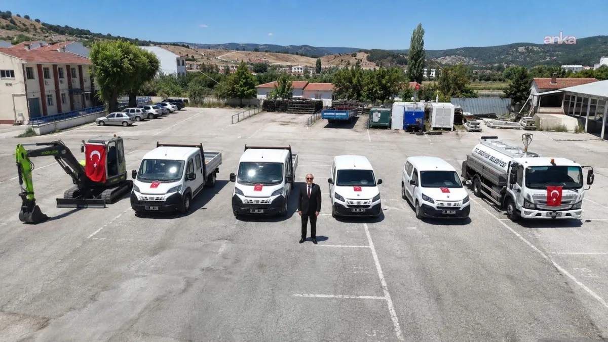 Bozüyük Belediyesi'nin araç ve makine parkı, yeni araçlarla güçleniyor