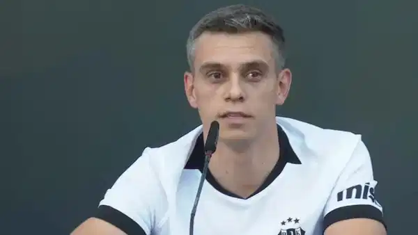 Leandro Trossard'dan imza töreninde açıklama: 'Beşiktaş'a gelmemin amacı...'