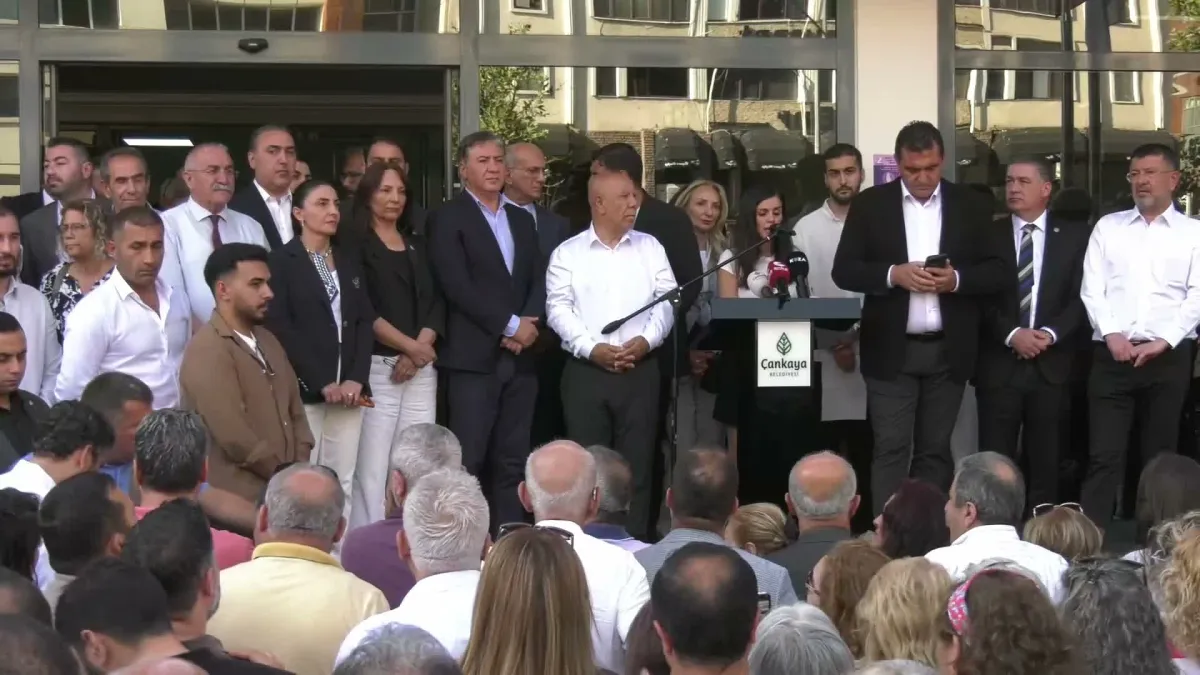 Hüseyin Can Güner'in tutuklanması CHP Gençlik Kolları tarafından protesto edildi... Murat Emir: Bu darbeye boyun eğmeyeceğiz